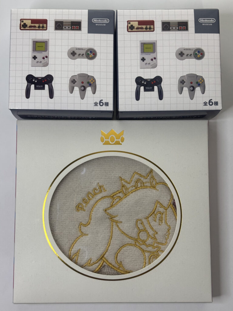 ゲームハードキーホルダー コレクションとピーチ姫のハンカチ開封前