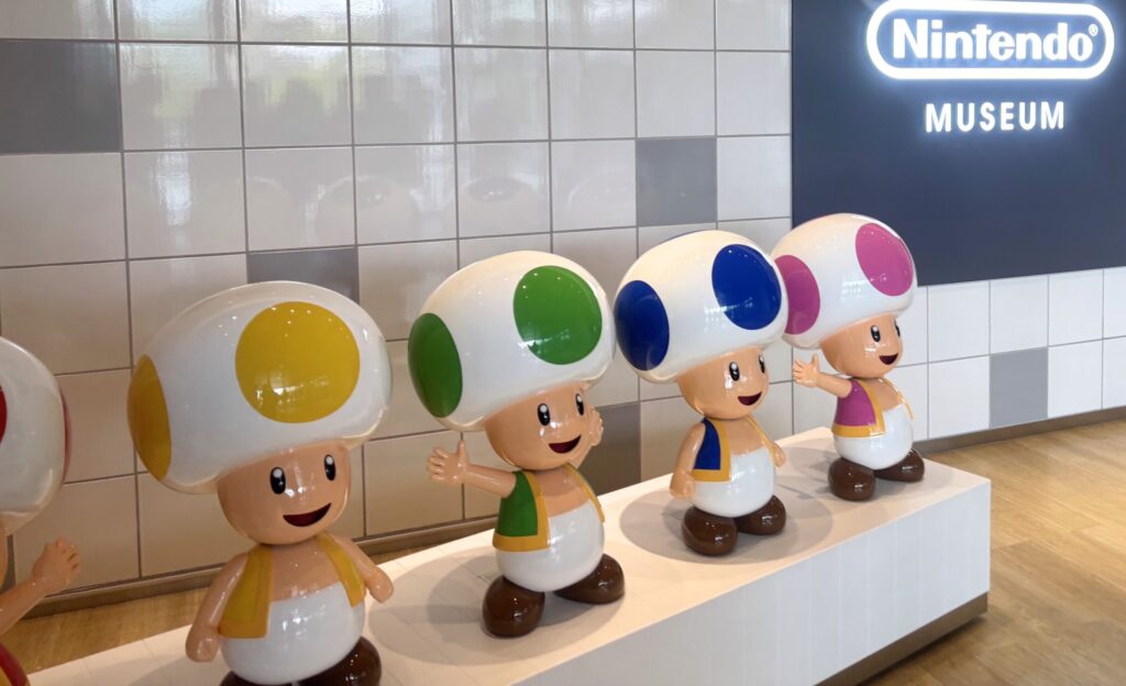 ニンテンドーミュージアムで撮影したキノピオのキャラクター像