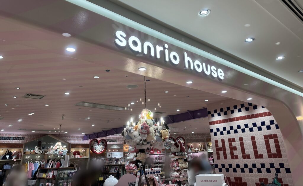 ルクア大阪のsanrio house入口